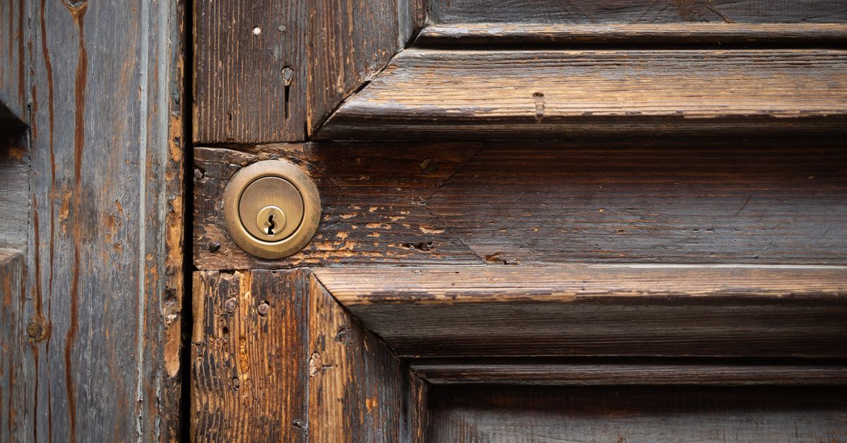 front door lock key — Top Locksmith Pro