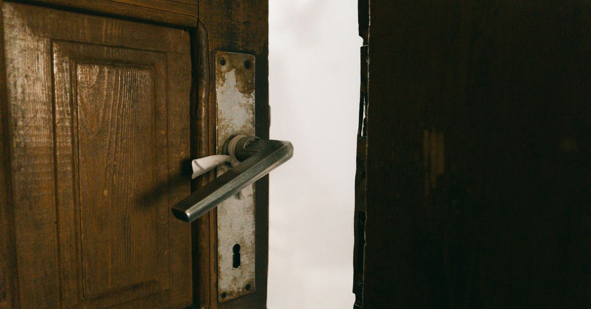 Signs Your Door Knob Lock Needs Replacing (Not Just Rekeying) — Top Locksmith Pro